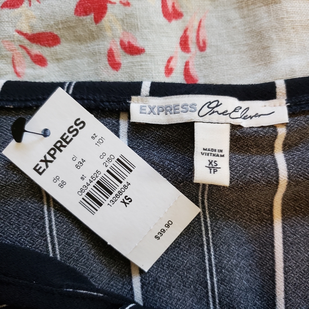 Express wrap crop top - Picture 3 of 4